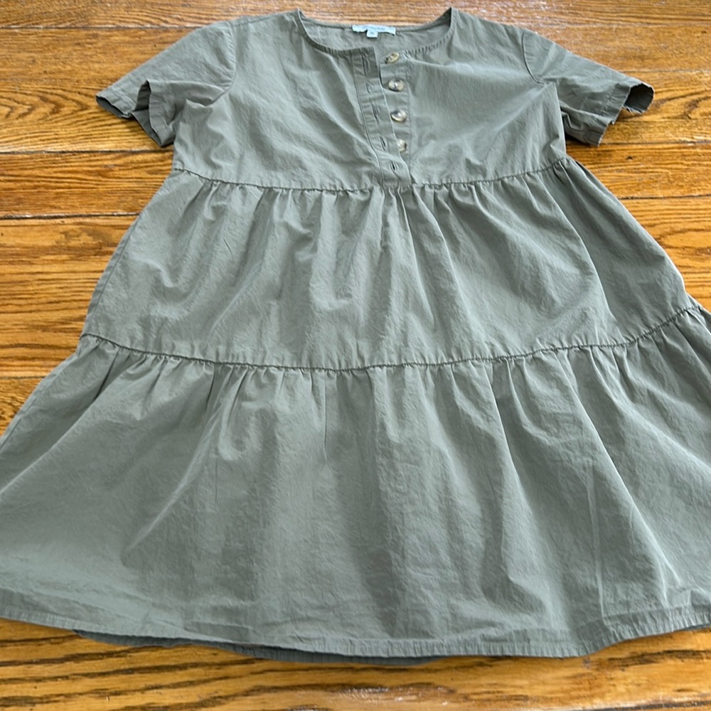 Madewell olive green tiered dress. Button up, shirt sleeves. Size XXS.